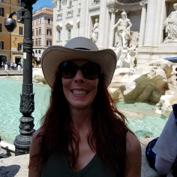 Meet your Posher, Gina - Picture 2 of 2